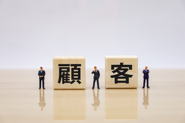 お客様が複数いるイメージ