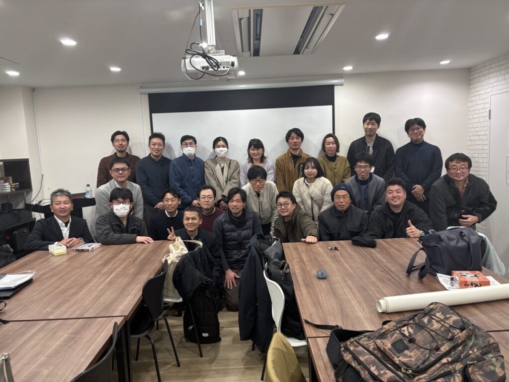 皆で集合写真を撮る