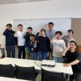 ぱーぱすポーズで集合写真