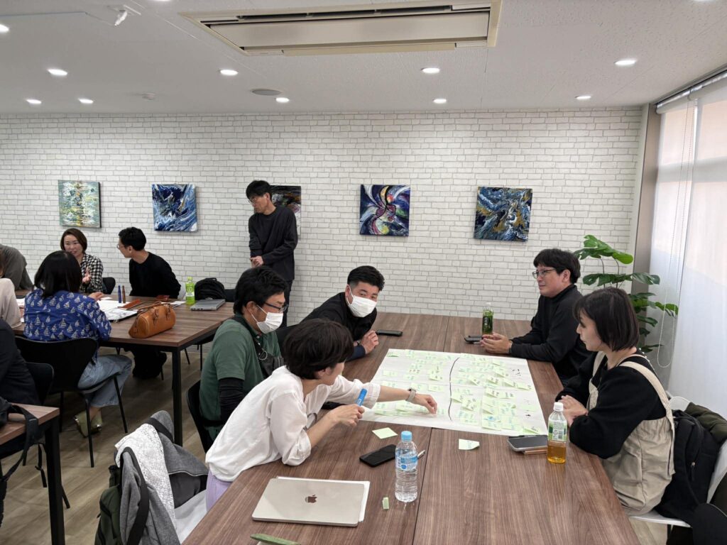 ワークショップで意見を出す様子