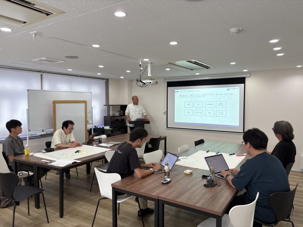 質問を受けている様子