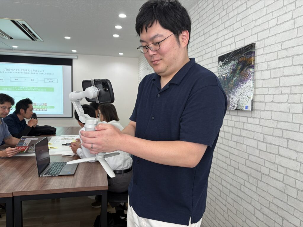 取材している様子