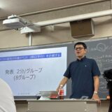 教室で登壇している様子